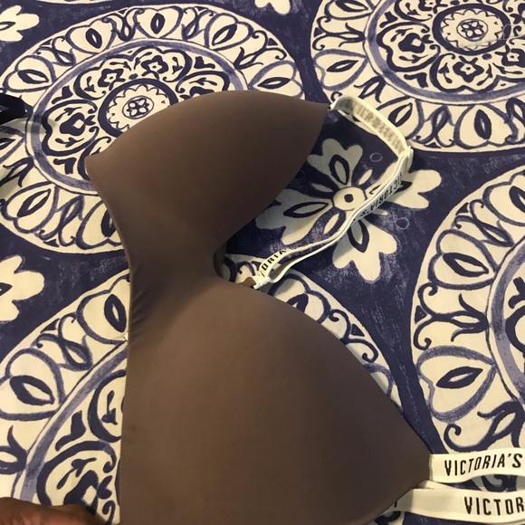 34DD Victoria secret bras - Picture 2 of 3